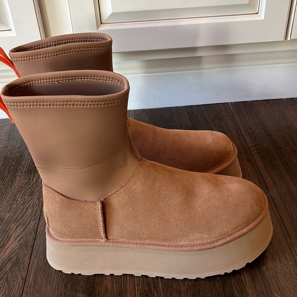NWT UGG Classic Dipper Stretch Boots! - Picture 8 of 14